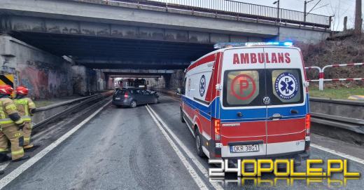 Dwie osoby ranne w wypadku pod wiaduktem w Kędzierzynie-Koźlu