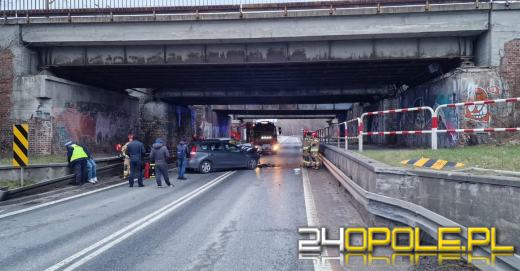 Dwie osoby ranne w wypadku pod wiaduktem w Kędzierzynie-Koźlu