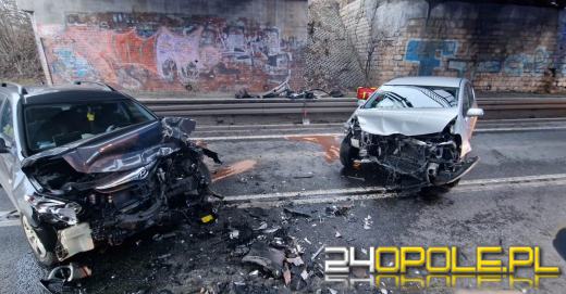 Dwie osoby ranne w wypadku pod wiaduktem w Kędzierzynie-Koźlu