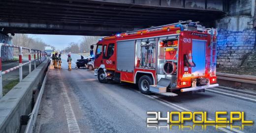 Dwie osoby ranne w wypadku pod wiaduktem w Kędzierzynie-Koźlu