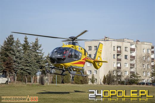 Niebezpieczna "zabawa" w szkole średniej. Nastolatek spadł ze schodów