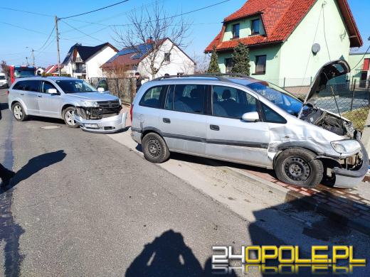 Nie zachował ostrożności podczas wyprzedzania. Wjechał w słup 