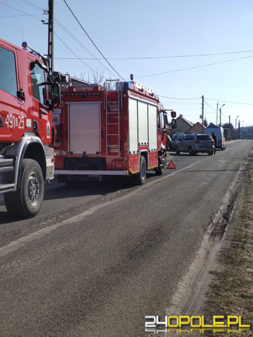 Nie zachował ostrożności podczas wyprzedzania. Wjechał w słup 