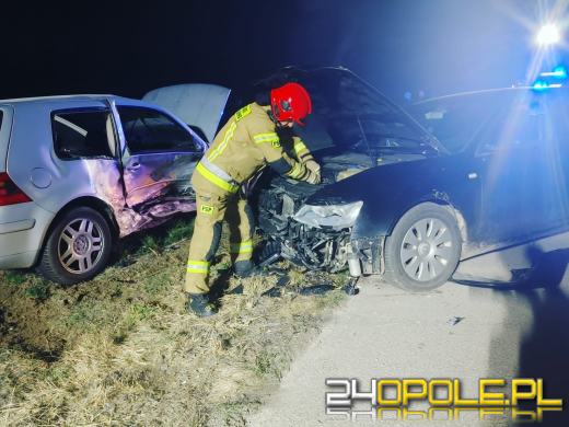 Zderzenie dwóch samochodów osobowych na trasie Namysłów-Objazda