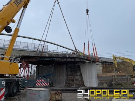 Zerwana trakcja pomiędzy Opolem a Lewinem Brzeskim. Wprowadzono komunikację zastępczą