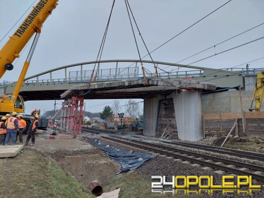 Zerwana trakcja pomiędzy Opolem a Lewinem Brzeskim. Wprowadzono komunikację zastępczą