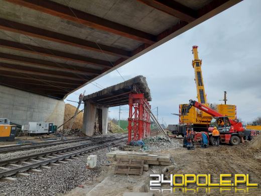 Zerwana trakcja pomiędzy Opolem a Lewinem Brzeskim. Wprowadzono komunikację zastępczą