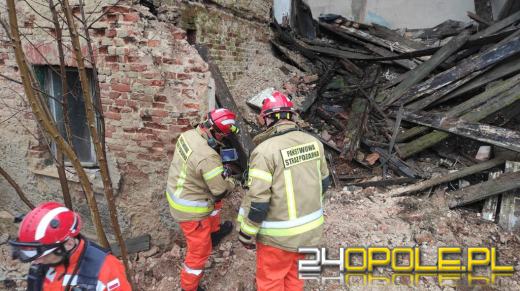 Zębowice - po zawaleniu się ściany pustostanu trwa przeszukiwanie gruzowiska