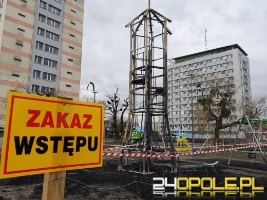 Trwa szacowanie strat po pożarze placu zabaw w Opolu. Policja szuka świadków zdarzenia