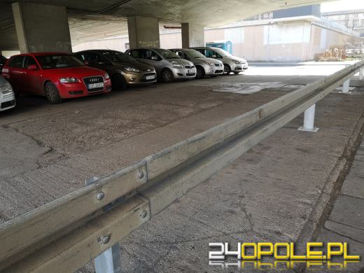 Koniec parkowania pod estakadą na rondzie. "Względy bezpieczeństwa"