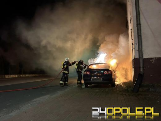 Strażacy kilkukrotnie interweniowali nocą do płonących pojazdów
