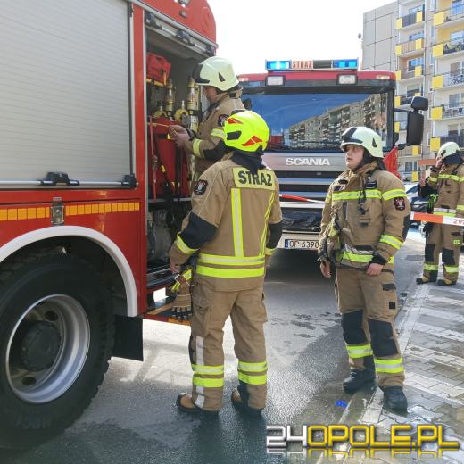 Pożar balkonu w bloku przy Zawiszaków w Opolu
