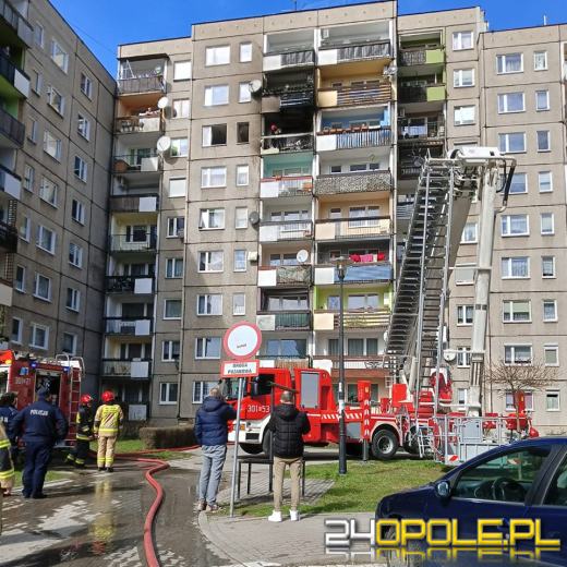 Pożar balkonu w bloku przy Zawiszaków w Opolu