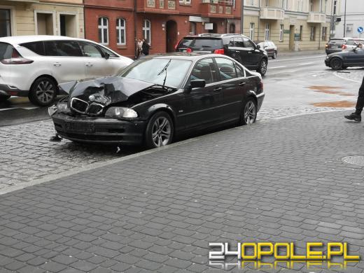 Kolizja dwóch BMW pod galerią Solaris