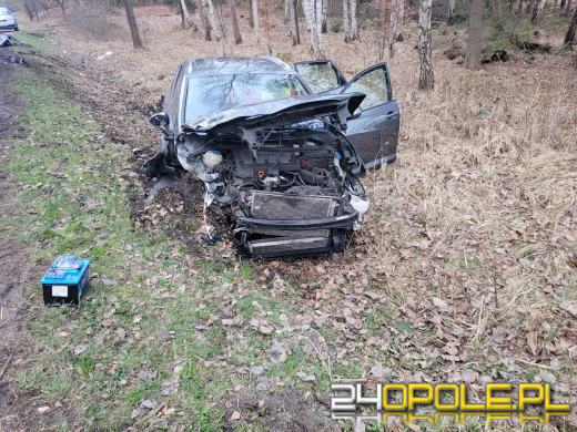 Zderzenie pojazdów na dw 901. Jedna osoba została poszkodowana 