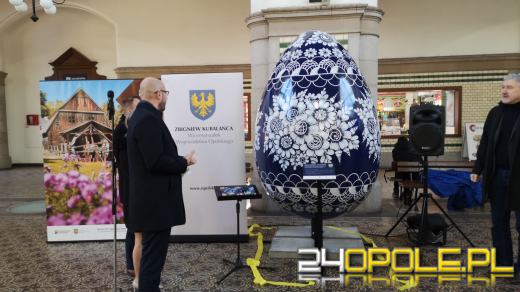 W holu Dworca Głównego stanęła gigantyczna kroszonka