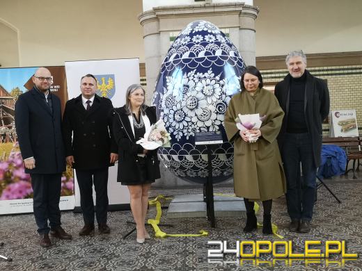 W holu Dworca Głównego stanęła gigantyczna kroszonka