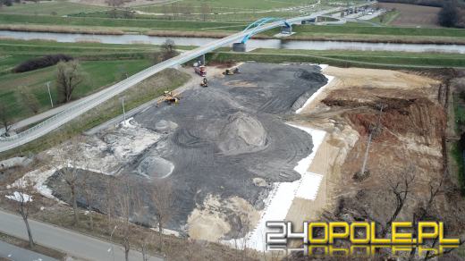 Przy moście im. Joachima Halupczoka powstaje centrum przesiadkowe. Praca wre