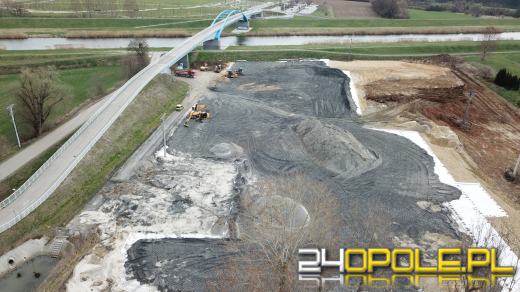 Przy moście im. Joachima Halupczoka powstaje centrum przesiadkowe. Praca wre