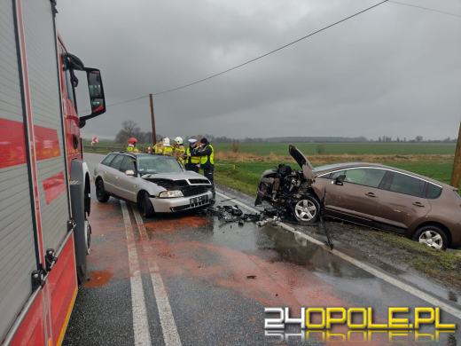 Wypadek w powiecie namysłowskim. Cztery osoby trafiły do szpitala