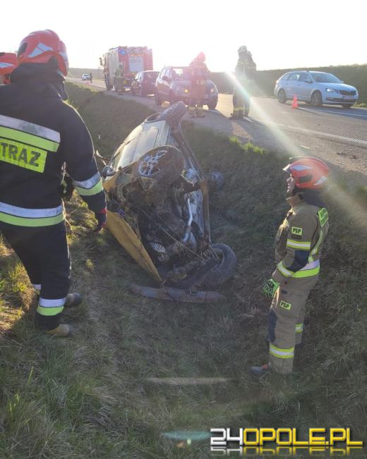 Niebezpiecznie na drogach Opolszczyzny. Auto w rowie na DK40