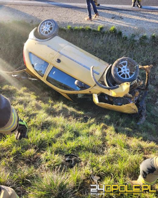Niebezpiecznie na drogach Opolszczyzny. Auto w rowie na DK40