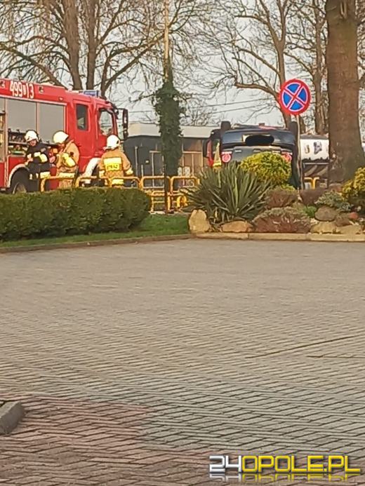 Przejechał skrzyżowanie i dachował. Wypadek w Izbicku