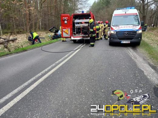 Całkowicie zablokowana DW463 w Dylakach. Zderzyły się dwie osobówki