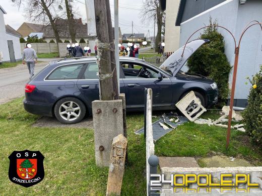 Samochód osobowy wjechał w budynek mieszkalny w Zielinie. Lądował śmigłowiec LPR