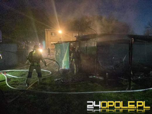 Kilka zastępów straży działało przy pożarze garażu w Zakrzowie