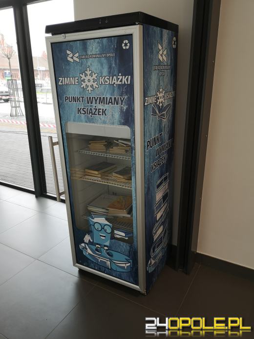 Lodówka czytelnicza stanęła w Centrum Przesiadkowym Opole Główne