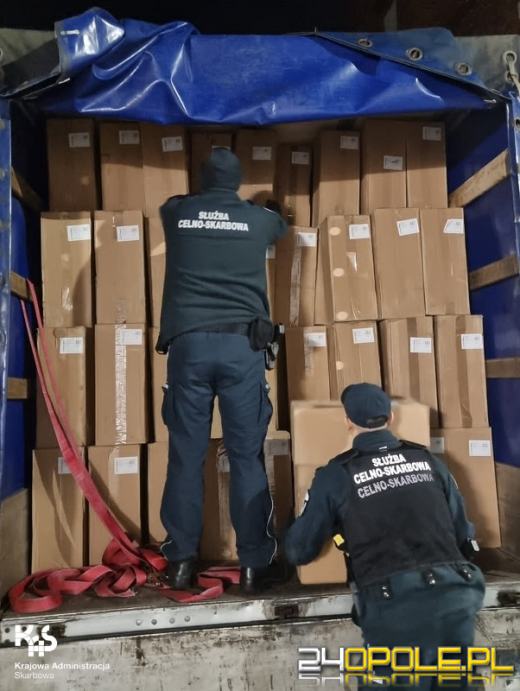 Przewoził autostradą A4 ponad milion sztuk papierosów bez polskich znaków akcyzy