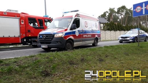 Czołowe zderzenie strażackiego busa i osobówki w miejscowości Schodnia