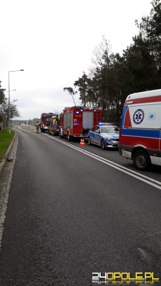 Czołowe zderzenie strażackiego busa i osobówki w miejscowości Schodnia