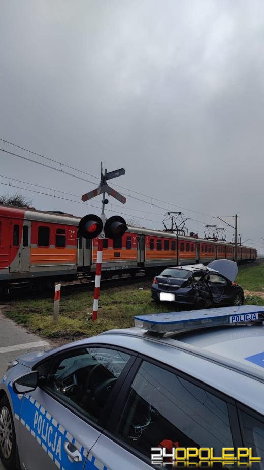 Śpieszyła się do pracy, wjechała pod pociąg