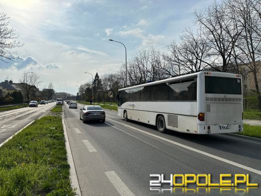 Zderzenie osobówki z autobusem na Nysy Łużyckiej w Opolu