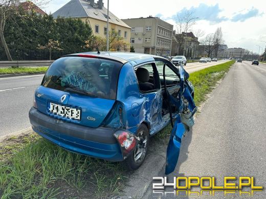 Zderzenie osobówki z autobusem na Nysy Łużyckiej w Opolu