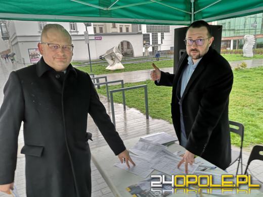 "Dobrowolny ZUS dla każdego obywatela". Przedstawiciele Polski Liberalnej zbierają podpisy