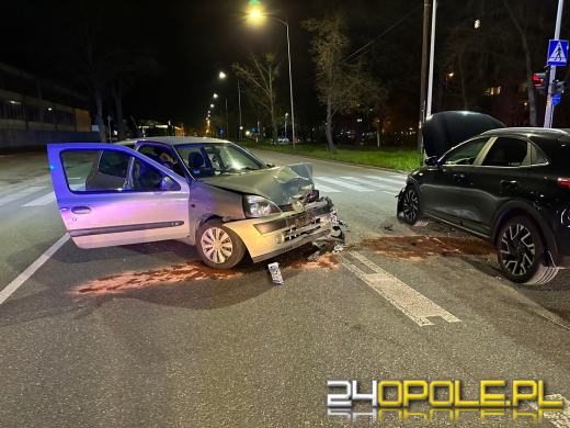Wypadek na Dambonia. Sprawca uciekł z miejsca zdarzenia pozostawiając pijanego pasażera