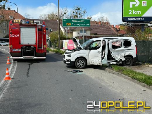 Zderzenie trzech pojazdów na ulicy Hallera w Opolu