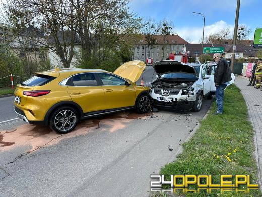 Zderzenie trzech pojazdów na ulicy Hallera w Opolu
