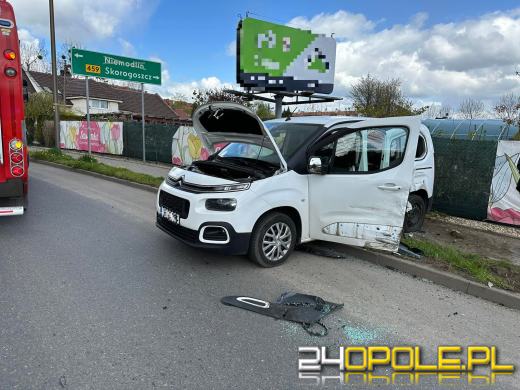 Zderzenie trzech pojazdów na ulicy Hallera w Opolu