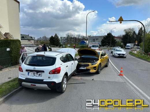 Zderzenie trzech pojazdów na ulicy Hallera w Opolu
