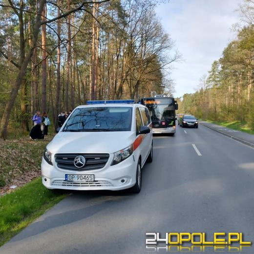 Podczas drogi zapaliła się opona w autobusie. Akurat przejeżdżali strażacy