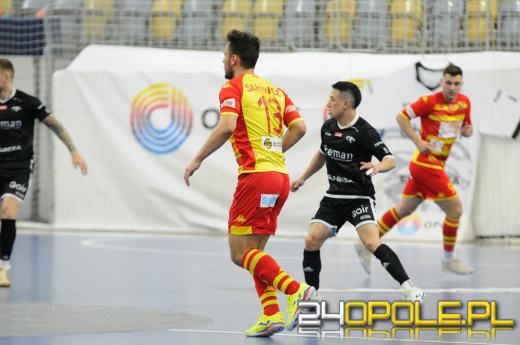 Festiwal poprzeczek i słupków w meczu Dremanu