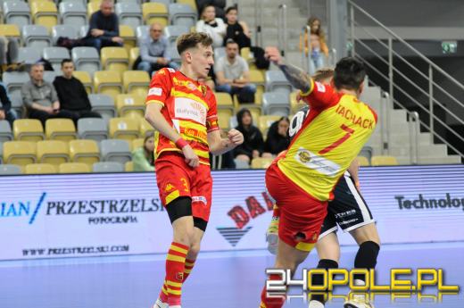 Festiwal poprzeczek i słupków w meczu Dremanu