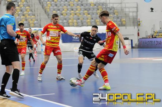 Festiwal poprzeczek i słupków w meczu Dremanu