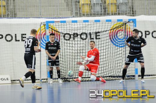 Festiwal poprzeczek i słupków w meczu Dremanu