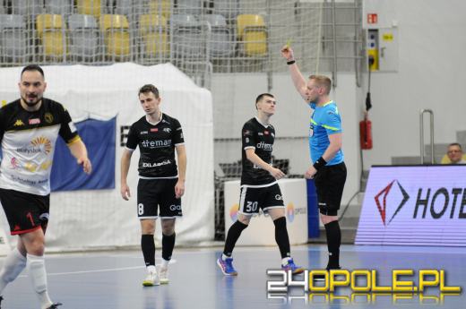 Festiwal poprzeczek i słupków w meczu Dremanu