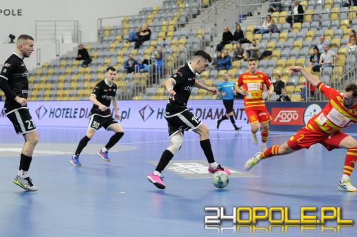 Festiwal poprzeczek i słupków w meczu Dremanu